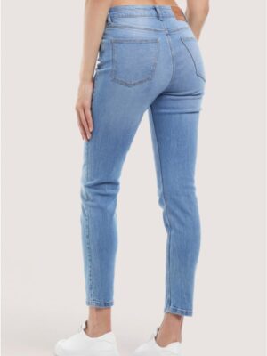 Pantalón vaquero desgastado mujer